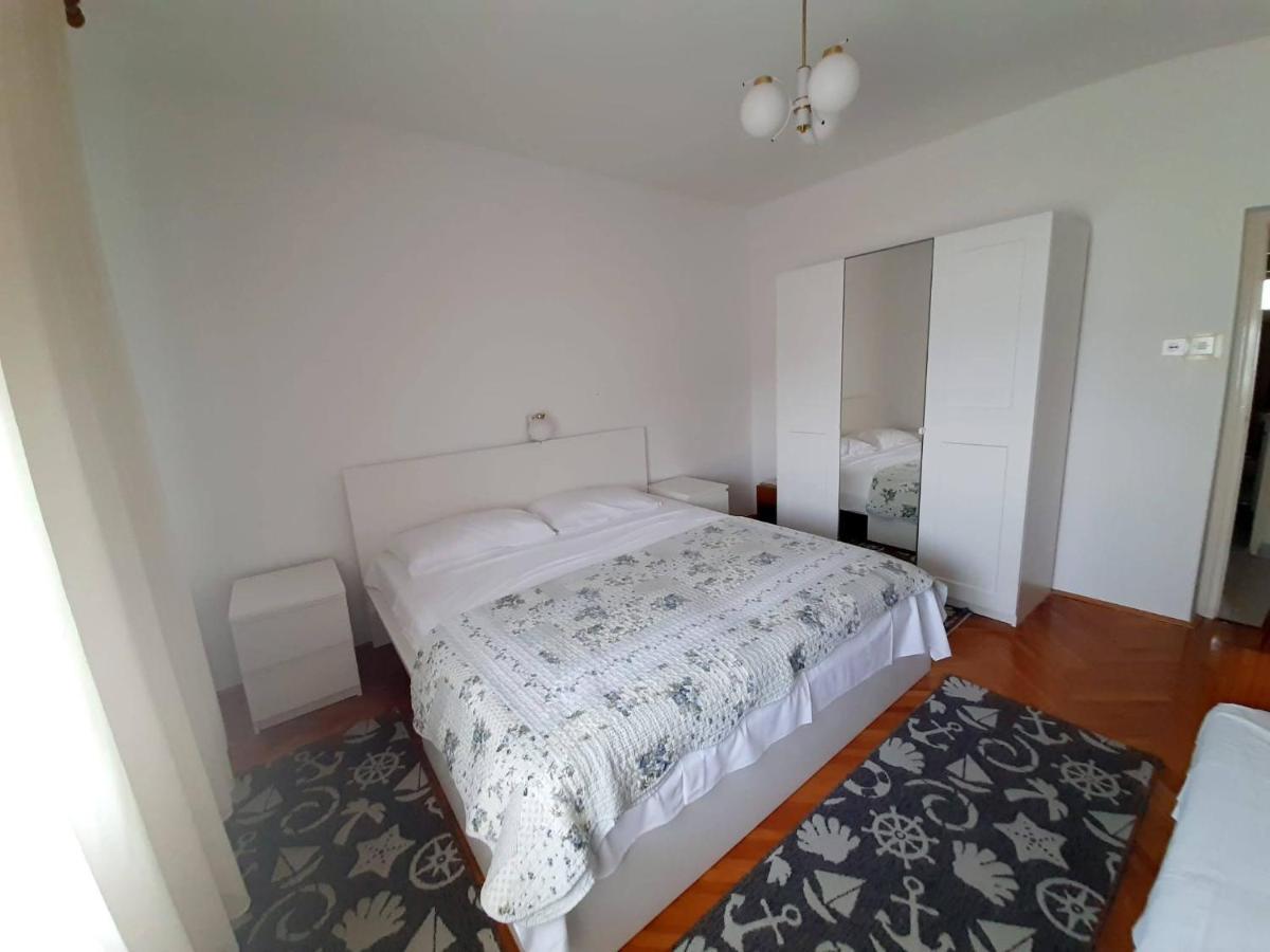Apartment Riko - Accomodation "With" The Adriatic Sea Kampor Esterno foto